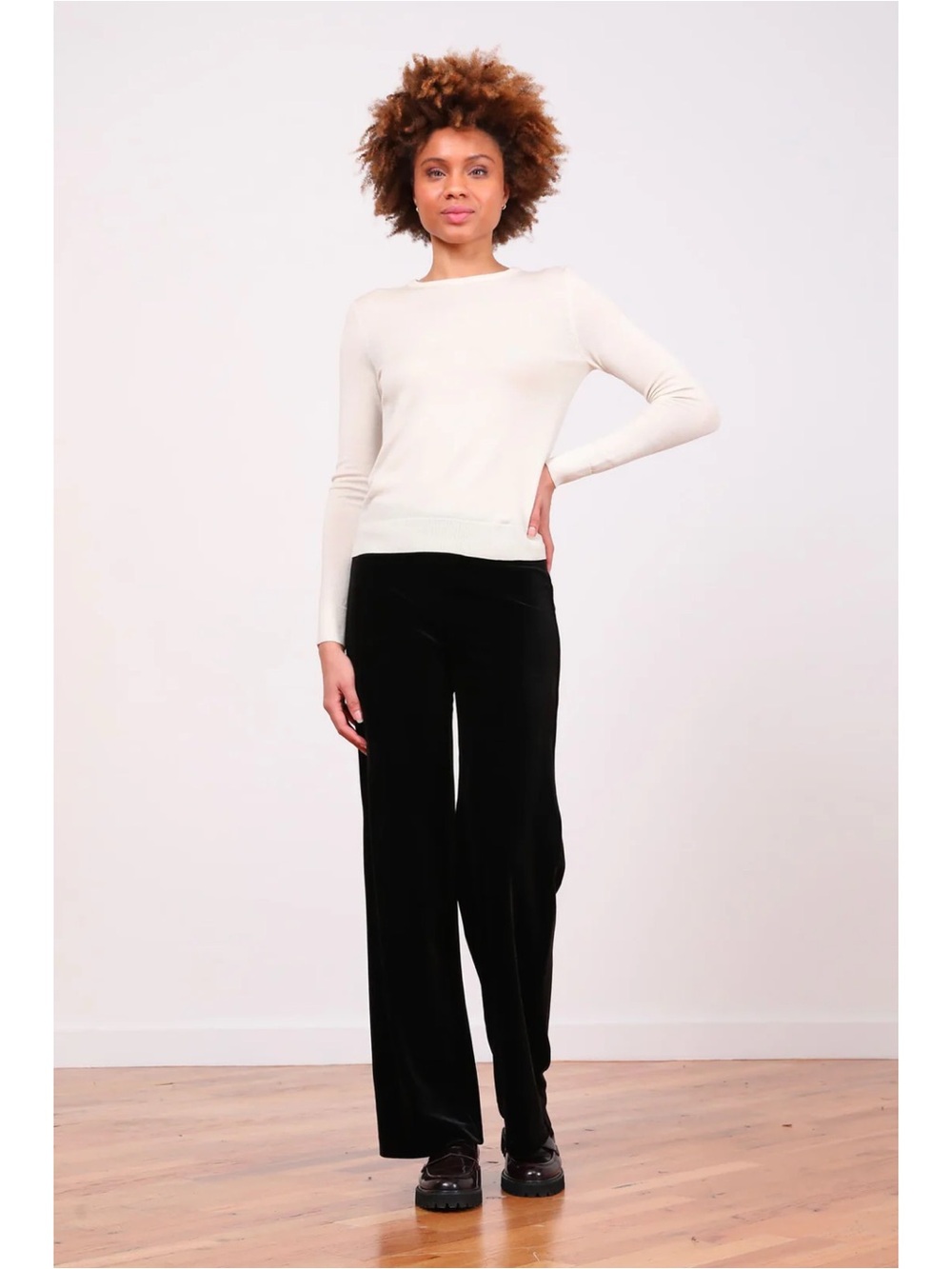 Avenue Montaigne Flavia Wide-leg Pants in Black Velvet - Picture 2 of 9